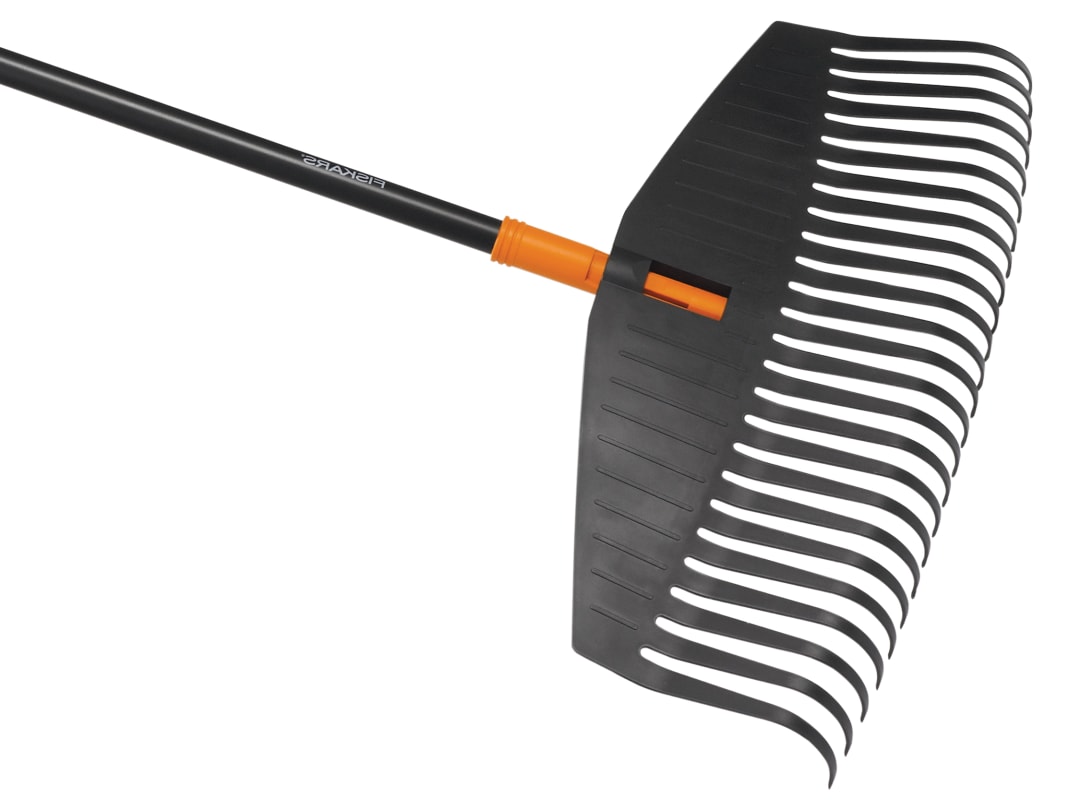 Fiskars Solid™ Leaf Rake - Large 1003465