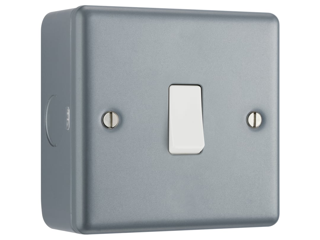 Masterplug Metal Clad 1-Gang 2-Way Light Switch MC512-01