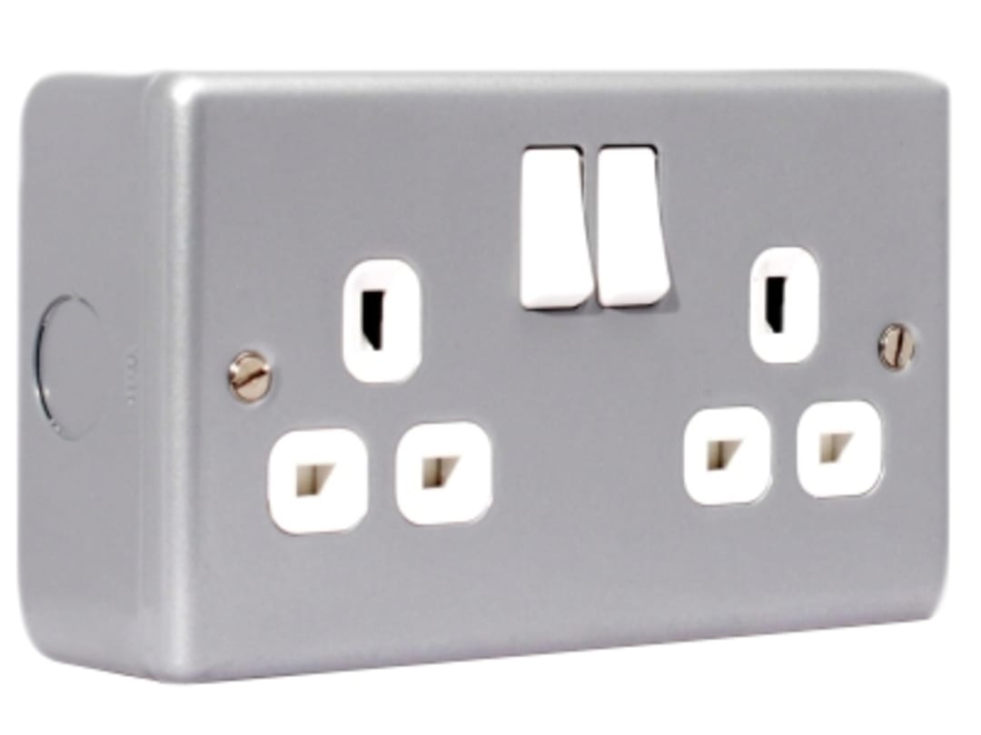 Masterplug Metal Clad Switched Socket 2-Gang 13A MC522-01