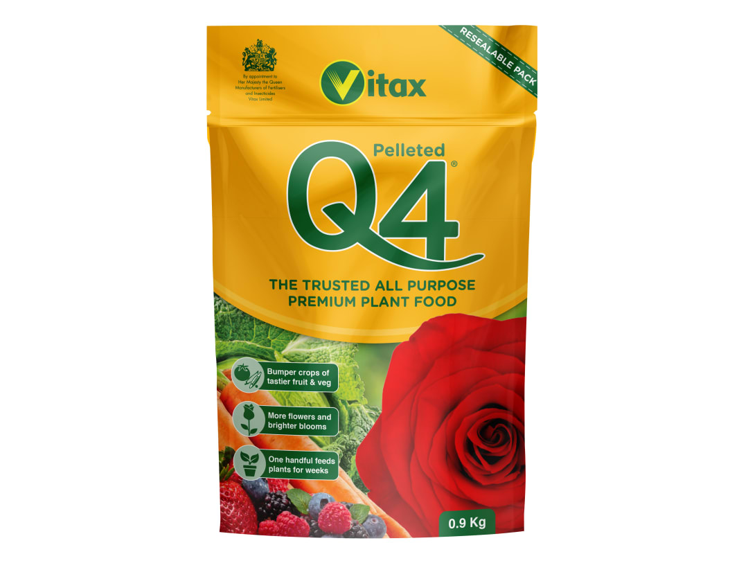 Vitax Q4 Pelleted Fertilizer 0.9kg Pouch 6QF901
