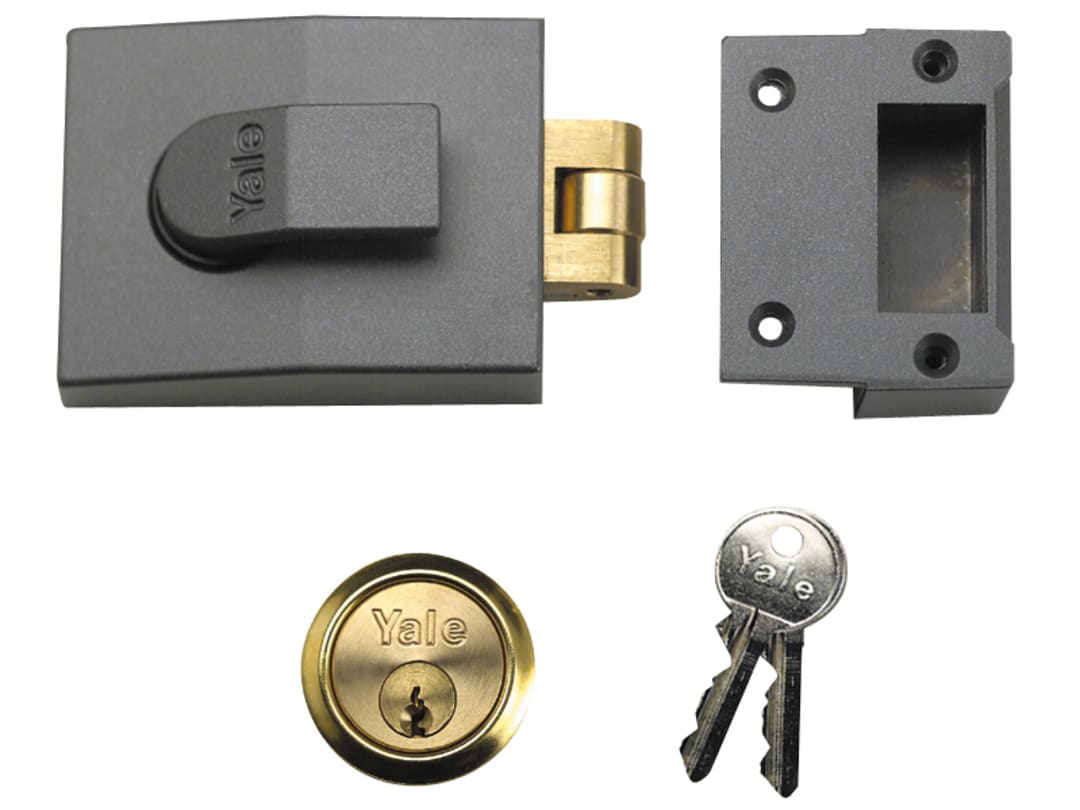 Yale Locks 81 Rollerbolt Nightlatch 60mm Backset DMG Finish Box 6.30081E+11