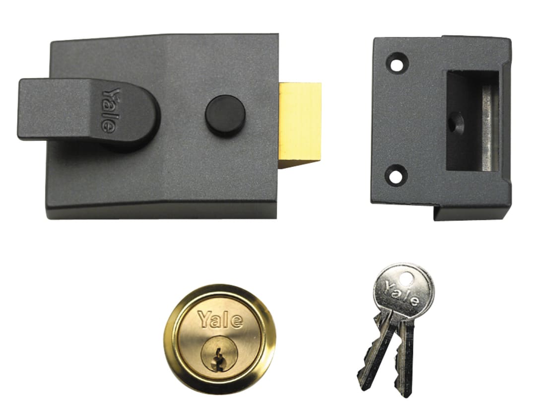 Yale Locks 91 Basic Nightlatch 60mm Backset DMG Finish Box 6.30091E+11