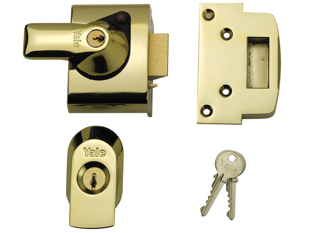 Yale Locks BS2 Nightlatch British Standard Lock 40mm Backset Brasslux Finish Visi 6.3002E+11