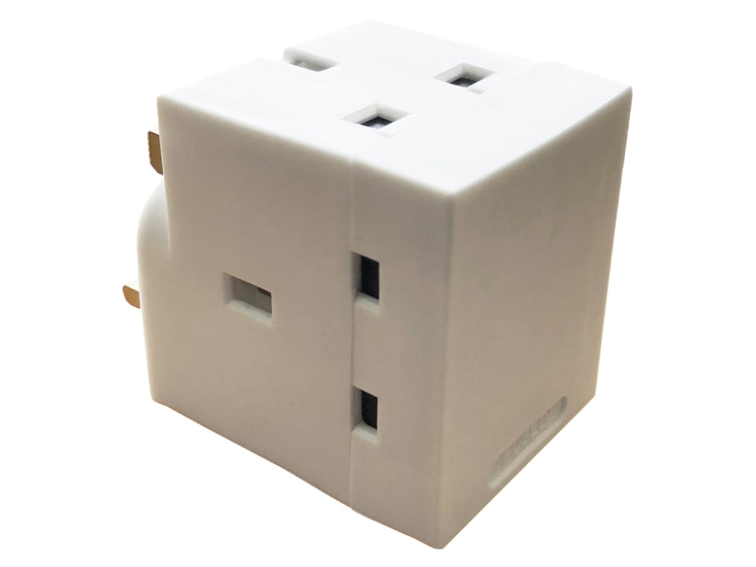 Dencon 3 Way Adaptor 13A Fused 5688NB