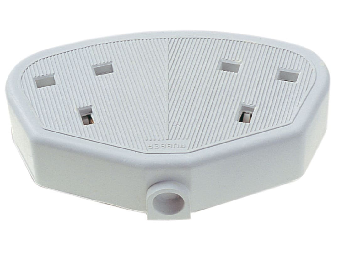 Dencon Rubber Trailing Socket 13A 2-Gang White 9422WNB